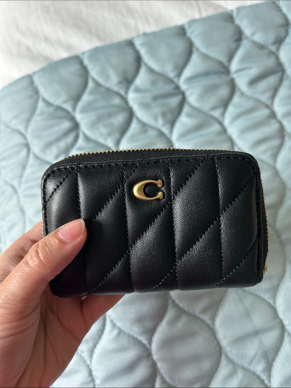 Coach essential small zip around card case with pillow quilting EUC - Picture 5 of 6